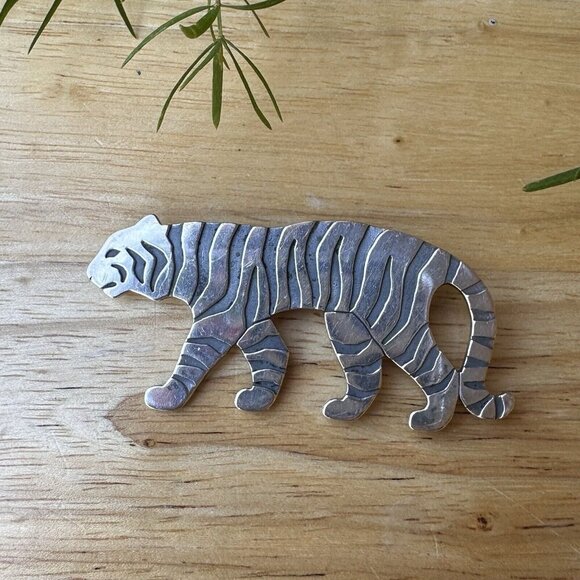 VTG James Avery Tiger Brooch Pin Retired Box Signed 925 Sterling 15.8 grams - Picture 6 of 10